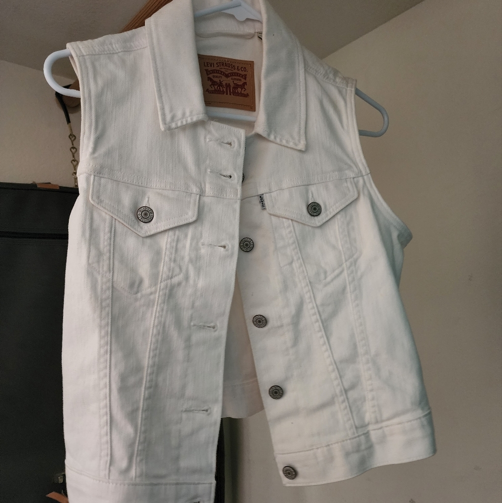 Like new Levi's white denim vest